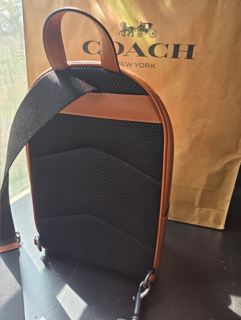Coach Turnlock Sling Bag Tan Smooth Leather - Picture 3 of 7
